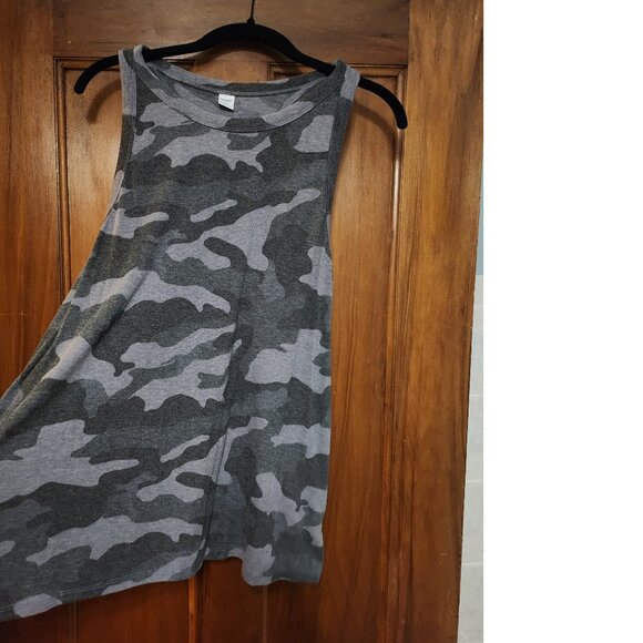 Old Navy Active Camo tank top sz xxl - Picture 2 of 4